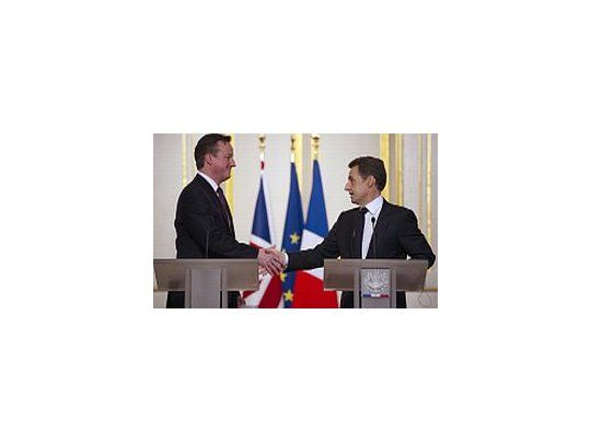 El premier británico, David Cameron, compartió una conferencia de prensa con su par francés, Nicolás Sarkozy.
