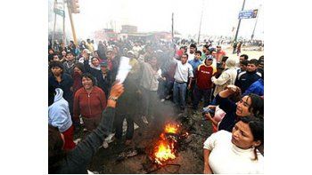 Según cables internacionales, manifestantes coparon una comisaría. (Foto Gentileza portal Peru.com)