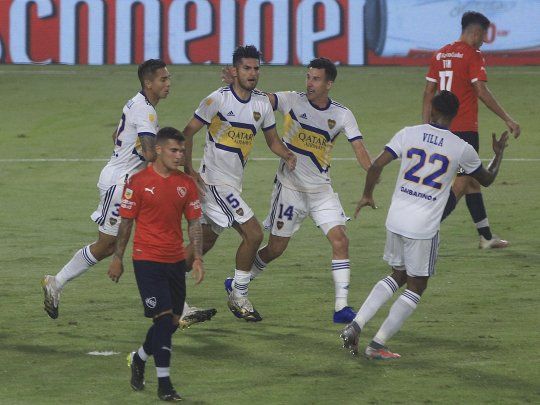 Cuelga los botines. Carlos Zambrano avisó que le queda poco tiempo como profesional del fútbol.