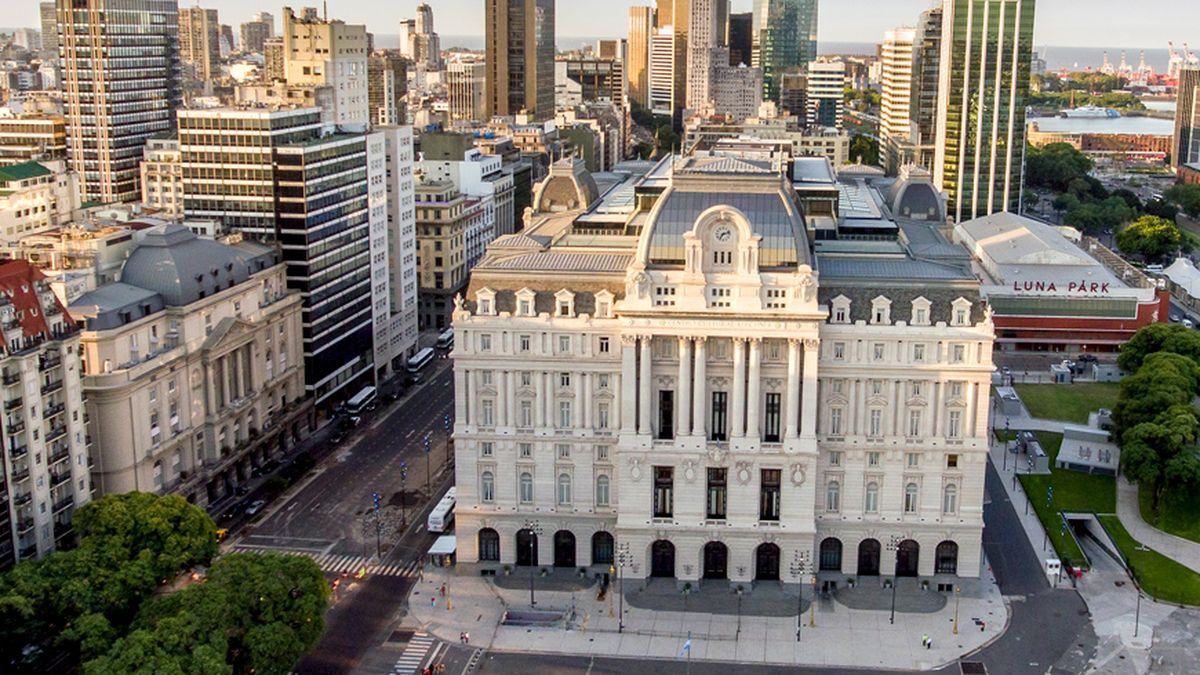 By decree, the government of Javier Milei limits naming state assets with their own names