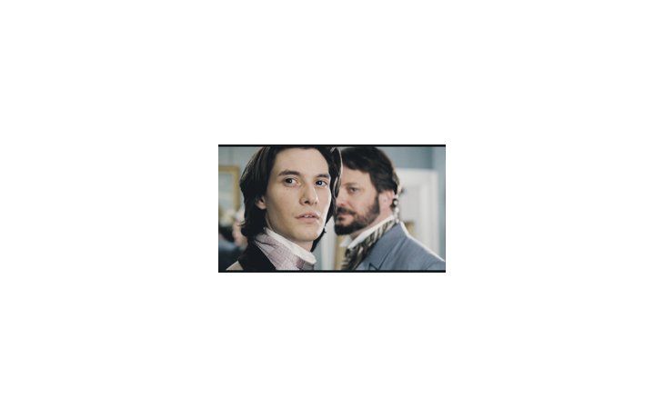 La nueva versión del clásico de Oscar Wilde es superficial, efectista y con singulares cambios y simplificaciones, atendiendo los gustos del público joven, que ya tendrá tiempo de leer el original.
