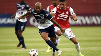 Junior no pudo con Independiente Santa Fe y se quedó afuera de la Copa Libertadores.