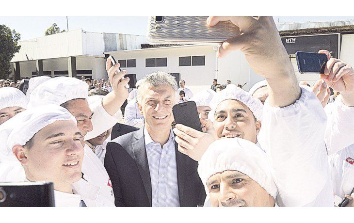 Dudas. Mauricio Macri insistió ayer desde Santa Fe en la necesidad de conseguir cuanto antes el tecno-voto. El Gobierno sabe que los tiempos están al límite y ya existe peligro de que esa reforma no pueda aplicarse en 2017.