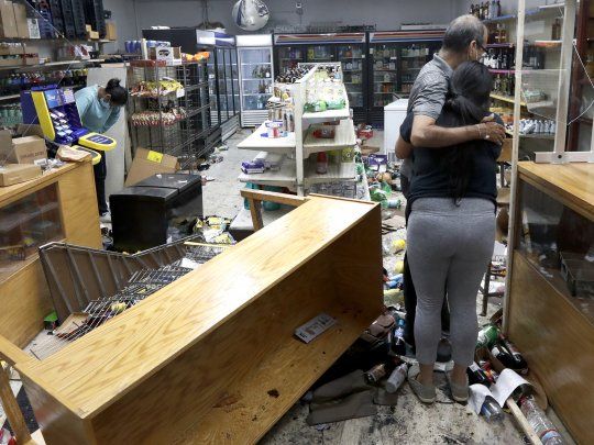 Al menos 100 personas fueron detenidas tras los saqueos en el centro de Chicago.