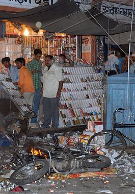 Atentado en zona turística de la India deja al menos 80 muertos (foto 1)
