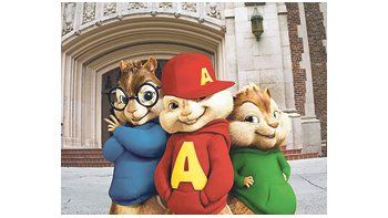 Esta vez, Alvin, Simon y Theodore hacen buenas acciones en un colegio, y ahora no sólo chillan los protagonistas, sino que todo un zoológico participa en una especie de «Operación triunfo».