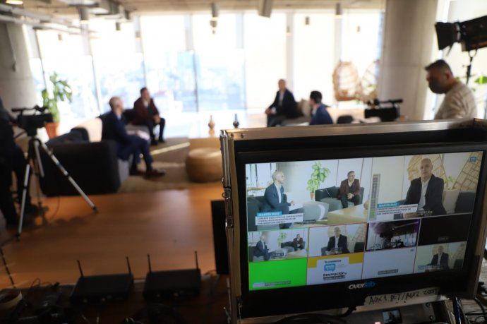 Se desarrolló hoy una nueva edición del ciclo Ámbito Debate,