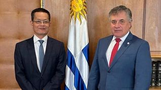 El canciller uruguayo Omar Paganini y el embajador vietnamita Duong Quoc Thanh conversaron sobre la relación entre ambos países.