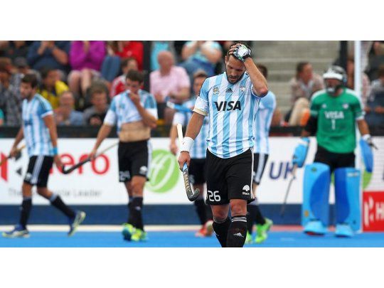 Mazzilli sufre por la contundencia holandesa. (Foto gentileza Villarpress).