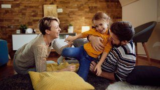 La niñez es el momento de mayor cercanía emocional entre padres e hijos.