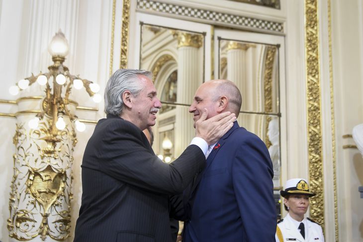El presidente Alberto Fernández junto al exministro Alexis Guerrera. 