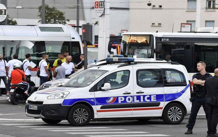 La Policía habría detenido a uno de los atacantes.