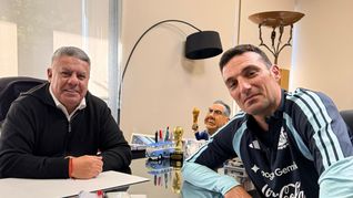 El encuentro entre Lionel Scaloni y Claudio Tapia en la previa del Mundial. El encuentro entre Lionel Scaloni y Claudio Tapia en la previa del Mundial.