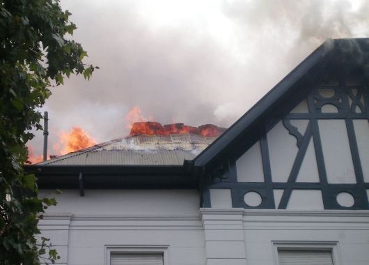Susto en el Hospital Álvarez: 60 pacientes evacuados por incendio (foto 1)