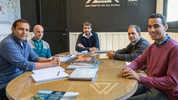 Ya en marzo, Saloniti se reunió con la empresa Expreso Los Andes en el Municipio para buscar alternativas ante la quita de los subsidios por parte de la Nación. Ya en marzo, Saloniti se reunió con la empresa Expreso Los Andes en el Municipio para buscar alternativas ante la quita de los subsidios por parte de la Nación.