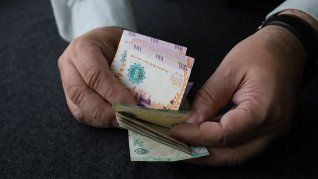 Fuerte golpe a los salarios: acumularon una caída superior al 20% real entre noviembre y enero.