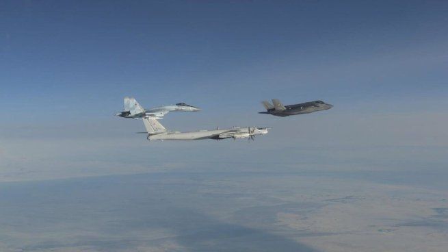 EEUU interceptó aviones de combate rusos cerca de Alaska.