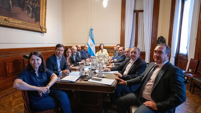 Senadores cercanos al oficialismo se reunieron con Guillermo Francos y Victoria Villarruel.