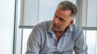 El presidente electo Yamandú Orsi comenzó su viernes de reuniones con el rey de España, Felipe VI.