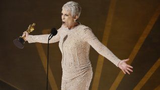 jamie lee curtis recordo a sus padres, janet leigh y tony curtis, tras ganar su primer oscar