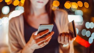 ámbito.com | banca-online-smartphones-banca-movil-habitos-financieros-millennials-recurso-BBVA-e1502444246244-1024x583 (1).jpg