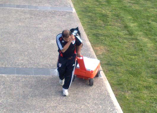 Agua. Hubo refrescos para después del entrenamiento.