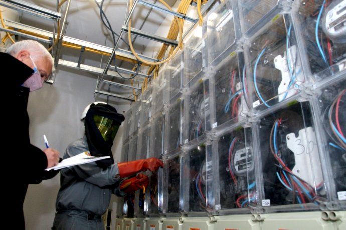 En total, Edesur administra 27.900 km de cableado entre alta, media y baja tensión que atienden a unos 2.500.000 clientes residenciales, comerciales e industriales.