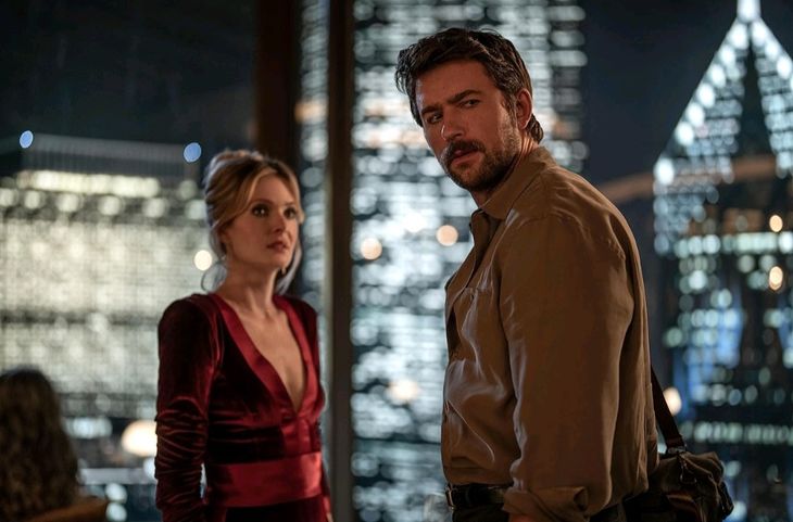 La película de HBO Max potencia la tensión con actuaciones de Meghann Fahy y Brandon Sklenar en una trama que sostiene el suspenso hasta el último minuto.