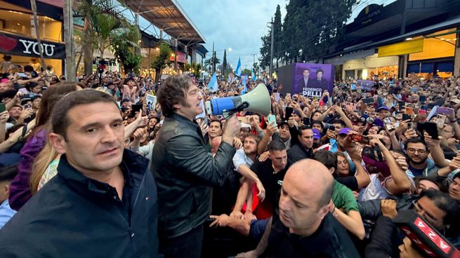 Milei, en modo campaña, pasó por el norte argentino este sábado.