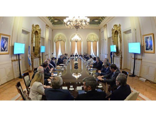 El Presidente encabezó una reunión con los mandatarios provinciales en la Casa Rosada. Hace dos semanas, ejecutivos opositores cerraron filas para no resignar recursos provinciales.