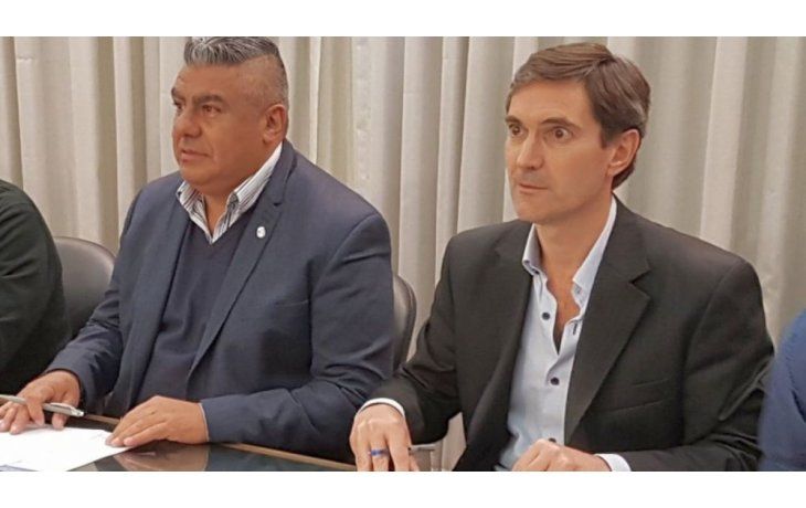 Mariano Elizondo junto al presidente de AFA, Claudio Tapia.