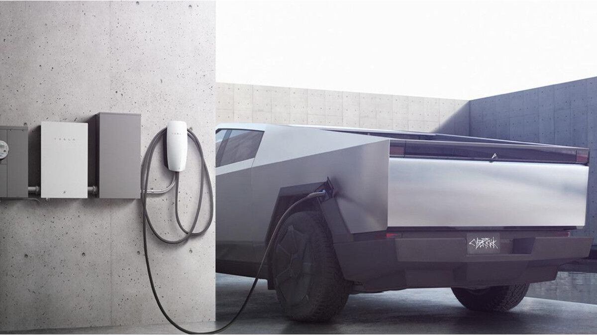 He left two weeks on vacation and his tesla Cybertruck stopped working despite being loading