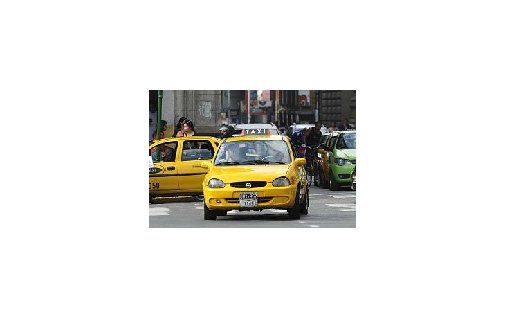 Balean a taxista en Córdoba y gremio analiza medidas
