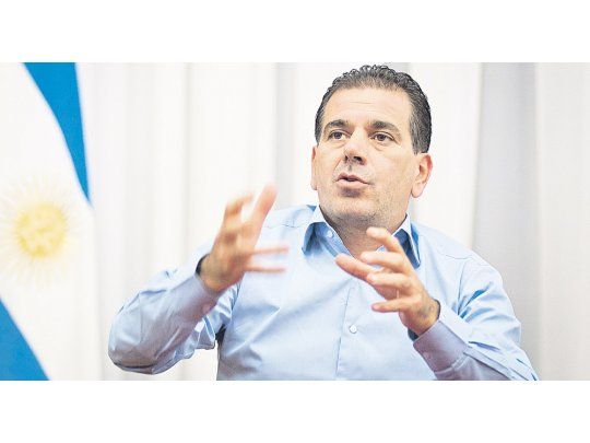 Echaron ya a 2.000 policías