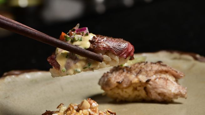 El restaurante argentino ofrece una experiencia de sushi elaborado con carnes.