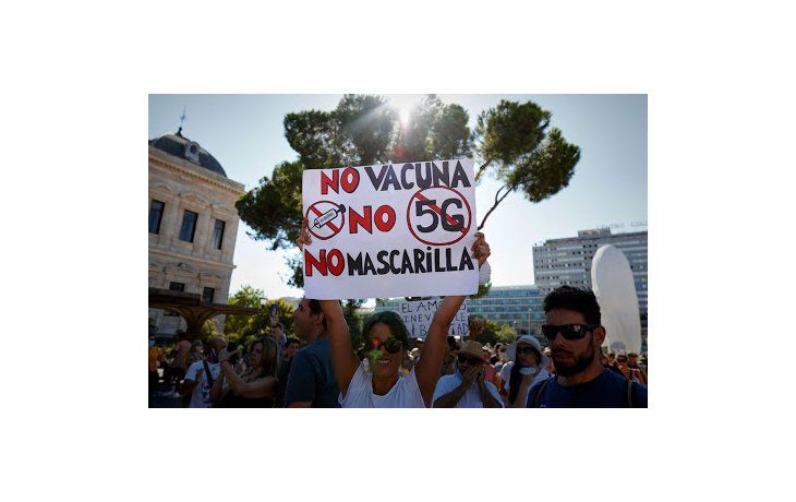 M&aacute;s de 2.500 personas, la mayor&iacute;a sin barbijo, desafi&oacute; las medidas de prevenci&oacute;n del coronavirus en Madrid.