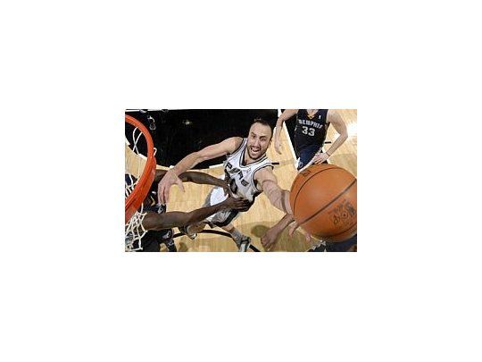 Ginóbili anotó 24 puntos en la victoria de San Antonio.