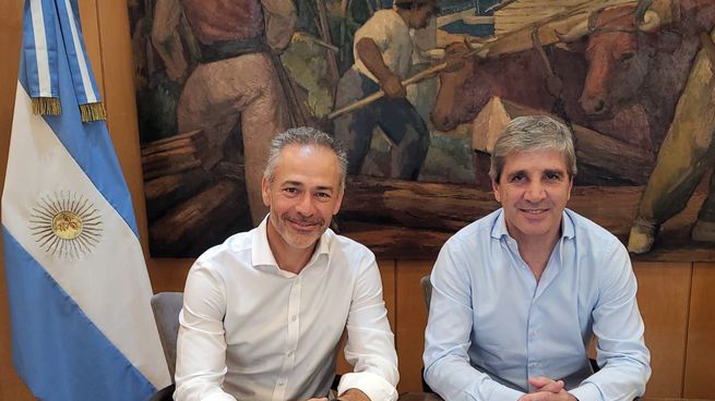 Alejandro Lew junto a Luis Caputo, con la tarea de renovar vencimientos hasta fin de año y en 2026 retornar a los mercados internacionales.
