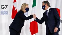 Los jefes de la diplomacia británica, Liz Truss, y estadounidense, Antony Blinken.