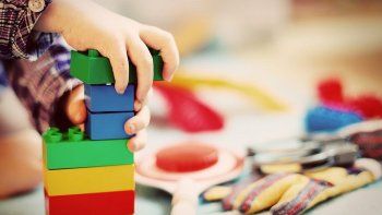 OMS recomienda a los niños menos pantallas y más juegos