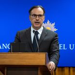 Tolosa rechazó el triunfalismo por la baja inflación de marzo y prefirió blindar la tasa frente a los ruidos que llegan desde Medio Oriente. Tolosa rechazó el triunfalismo por la baja inflación de marzo y prefirió blindar la tasa frente a los ruidos que llegan desde Medio Oriente.