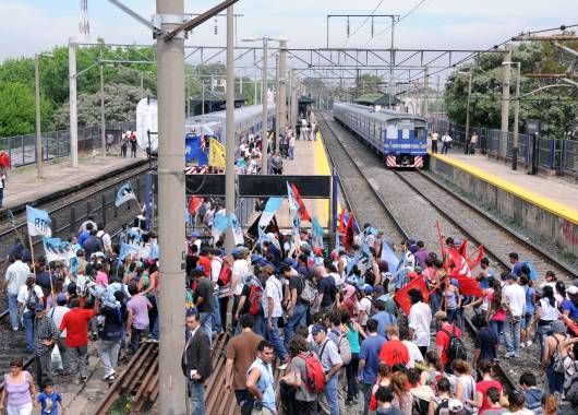 Militantes de izquierda interrumpieron el servicio de la ex línea Roca