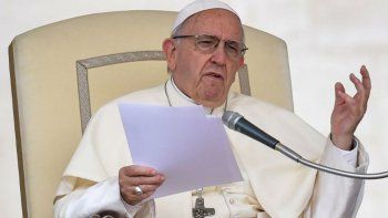 francisco pidio a europa que deje desembarcar a 49 inmigrantes