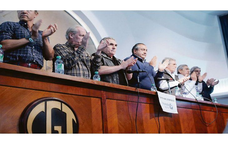 ámbito.com | satisfechos. Los miembros de la mesa chica de la CGT evaluaron que el paro resultó contundente. No lo dijeron en público pero en reserva ya planifican una nueva acción contra el Presupuesto que pautó el oficialismo.
