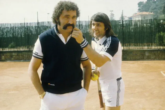 Tiriac y su característico bigote, lo que le otorgó bastante fama en su época como tenista profesional.