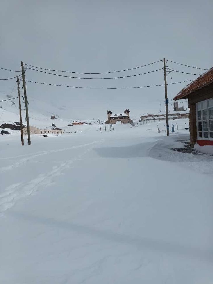 El frío intenso provocó fuertes nevadas en algunas regiones. El frío intenso provocó fuertes nevadas en algunas regiones. 