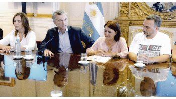 ámbito.com | Aniversario. Mauricio Macri recibió ayer por la tarde, en la Casa de Gobierno, a familiares de las víctimas de la tragedia ferroviaria de la estación Once.