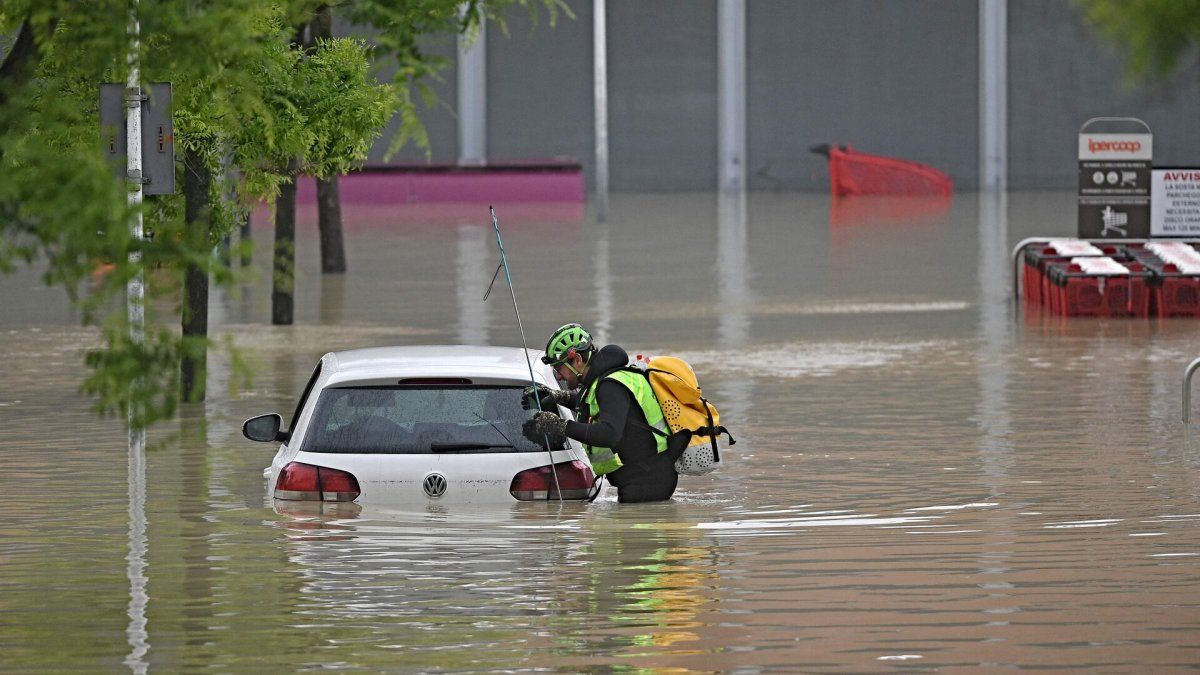 Heavy flooding in Italy left 8 dead