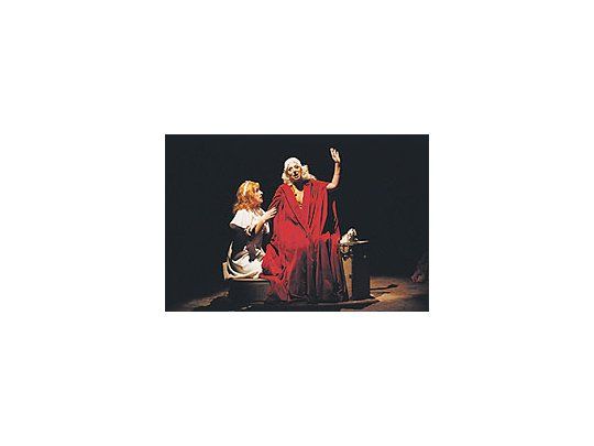 Aunque la tramacarece dedesarrolloargumental,«Cariño Yacaré»es un divertidocóctel de frasesy citashollywoodenses,sostenido pordos buenasactrices.