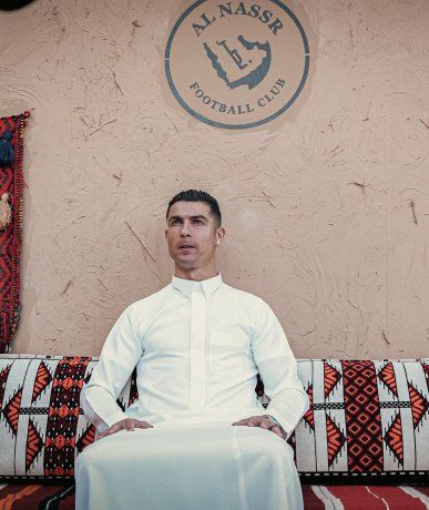Cristiano Ronaldo llegó al Al-Nassr en enero de 2023 y se adaptó rápidamente a la vida de Arabia Saudita. Con 40 años el portugués ya piensa en su retiro y quiere asentar parte de sus negocios en ese país. Por eso adquirió el 15% del club en una operación que ronda los u$s 67 millones. Cristiano Ronaldo llegó al Al-Nassr en enero de 2023 y se adaptó rápidamente a la vida de Arabia Saudita. Con 40 años el portugués ya piensa en su retiro y quiere asentar parte de sus negocios en ese país. Por eso adquirió el 15% del club en una operación que ronda los u$s 67 millones.
